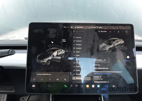 2019 Tesla Model 3 Long Range/Mid Range/Standard Range/Standard Range Plus z USA, uszkodzony, nr VIN 5YJ3E1EAXKF312546